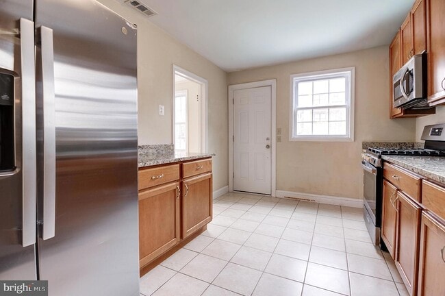 Building Photo - 1300 N Taylor St