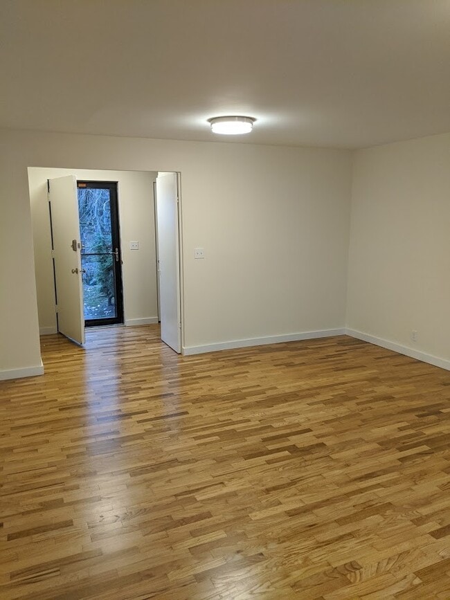 Building Photo - 2621 22nd Ave W