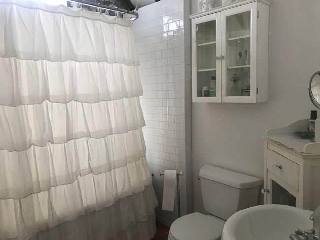 Building Photo - 2113 W Walton St