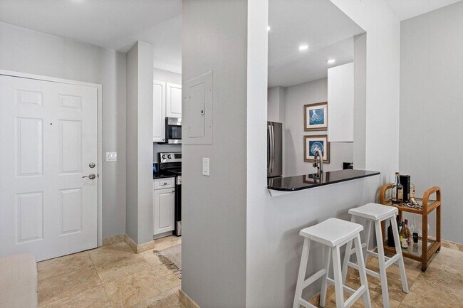 Building Photo - 255 Evernia St