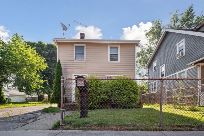 Building Photo - 1349 W 87th St