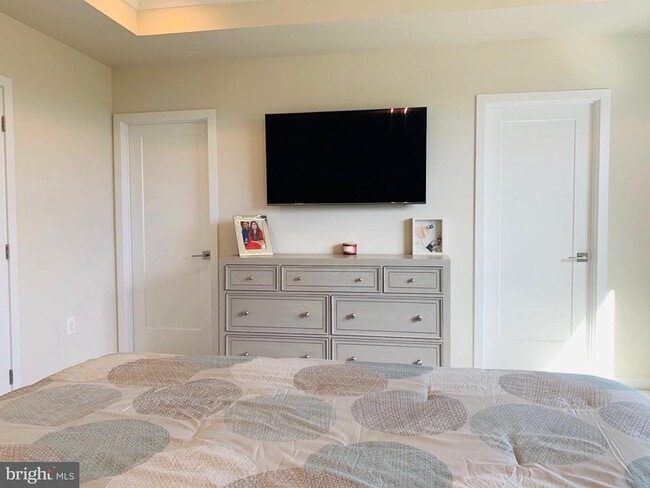 Building Photo - 23603 Hopewell Manor Terrace