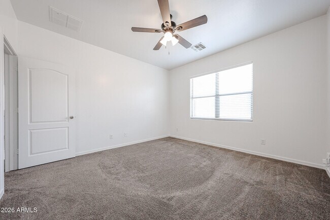 Building Photo - 41298 W Park Hill Dr