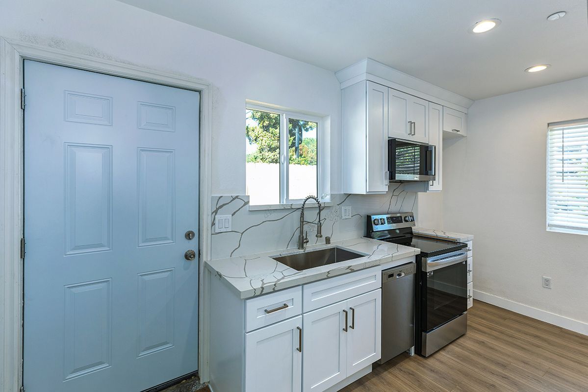 Building Photo - 2013 Walnut