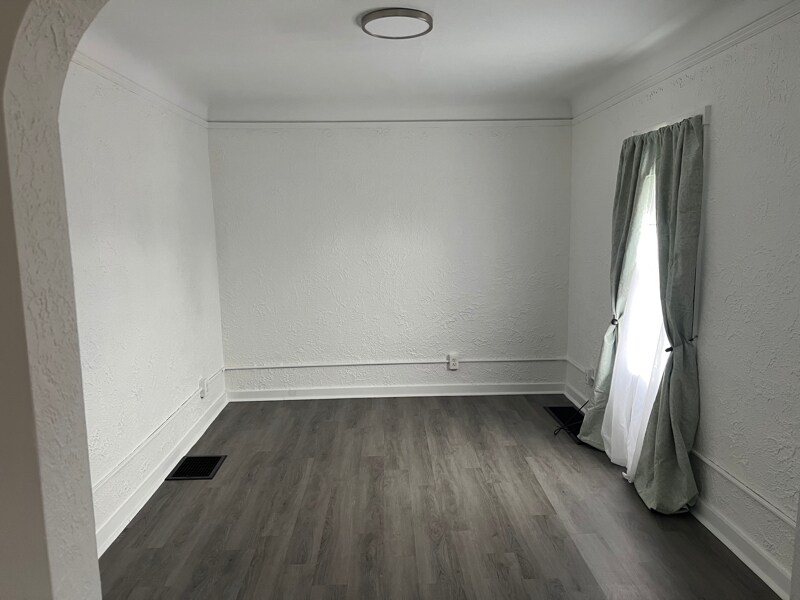 Building Photo - 1300 Stewart St