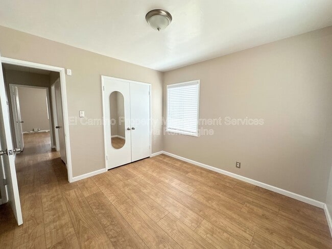 Building Photo - 10918 Dalwood Ave