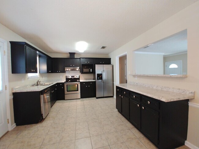 Building Photo - 146 Woodstone Cir