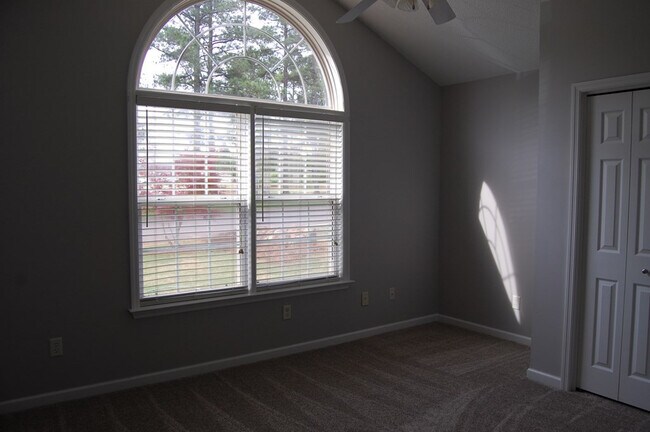 Building Photo - 31 Flower Break Rd