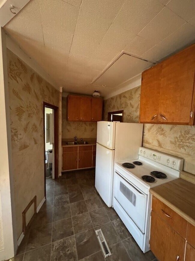 Building Photo - 1626 Winnebago St