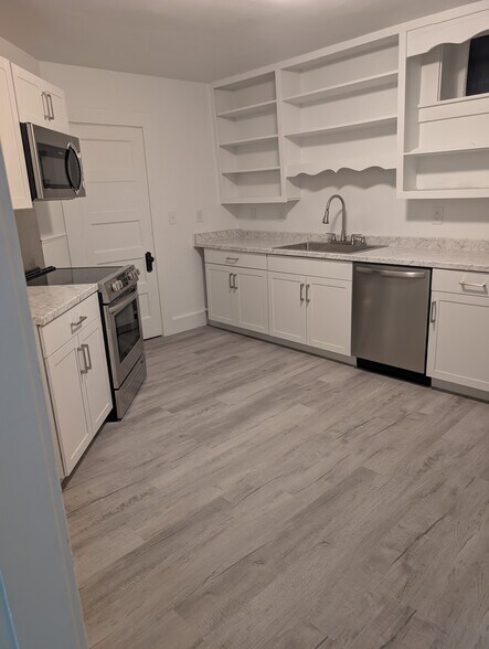 Building Photo - 157 School St