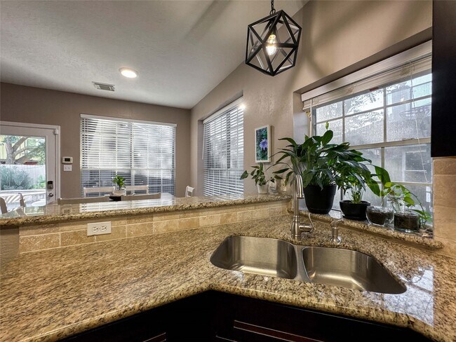 Building Photo - 1804 San Jose St