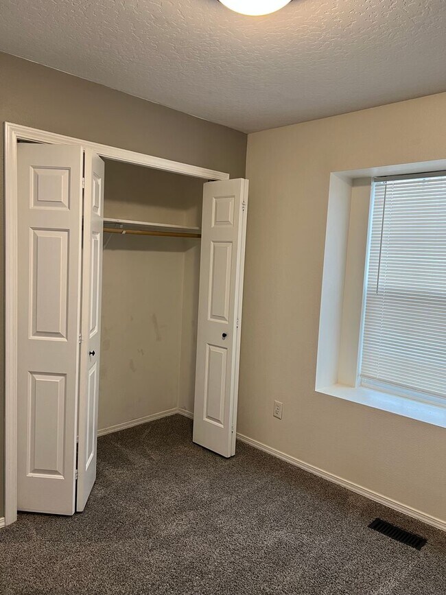 Building Photo - Introducing a charming single level 3 bedroom, 2 bath home for rent in Caldwell, ID.