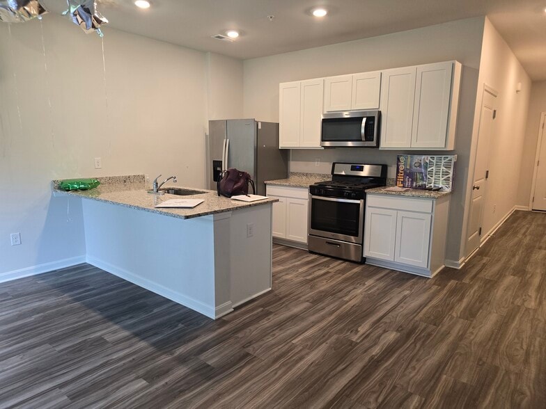 Building Photo - 330 Maple Run Dr
