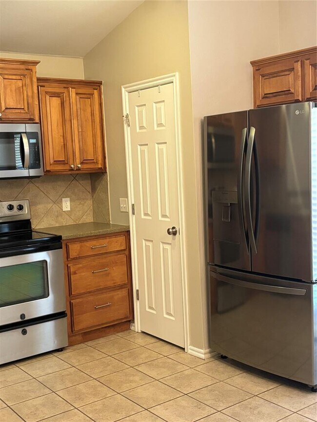 Building Photo - 3005 Grant Rd