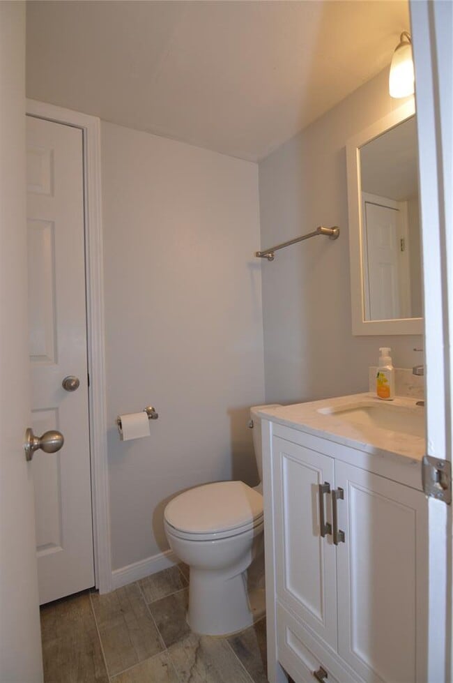 Building Photo - 8912 Circle Dr