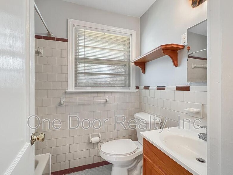 Building Photo - 703 Maupin Pl