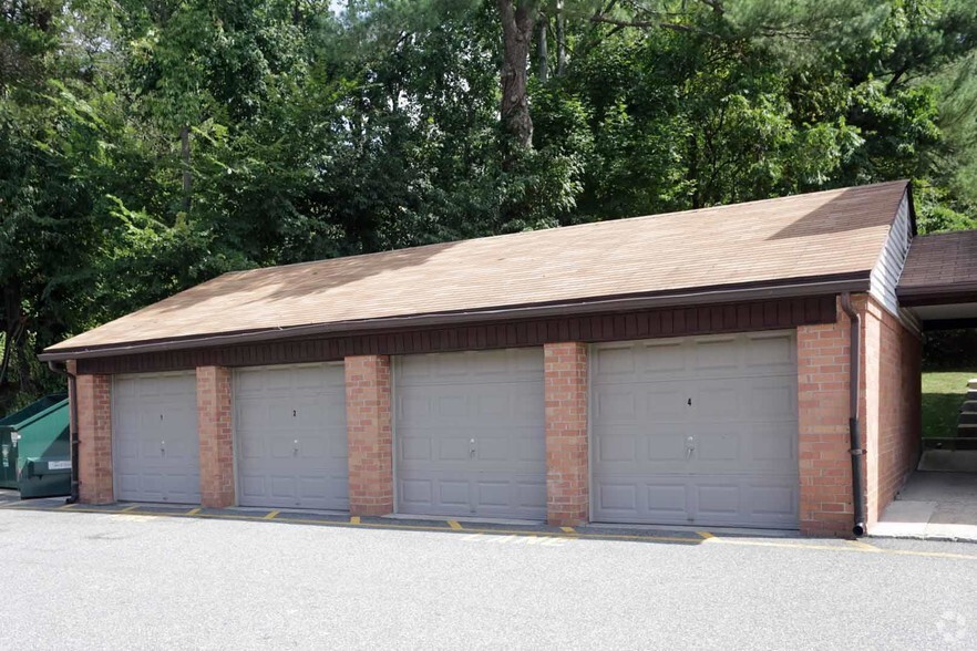 garages - Sleepy Hollow Gardens