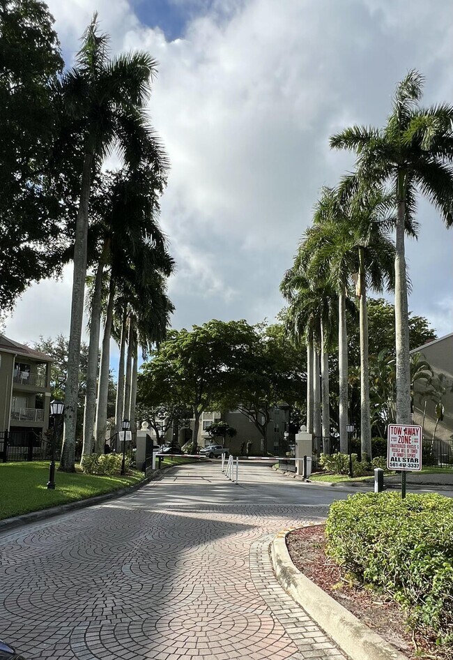 Building Photo - 1885 Palm Cove Blvd