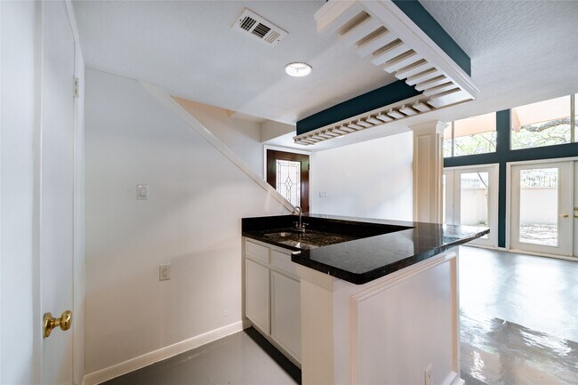 Building Photo - 5918 San Felipe St