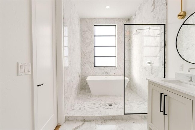 Building Photo - 827 NW 8th St