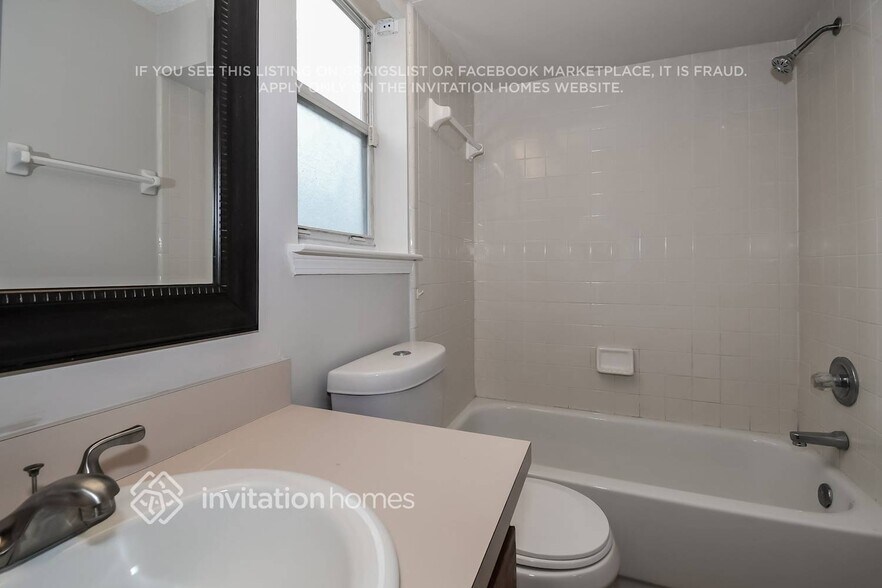 Building Photo - 8800 Fieldside Dr S