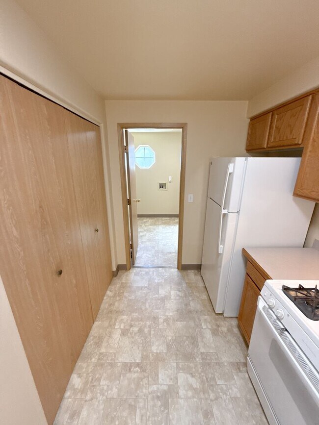 Building Photo - 5542 Glenridge Wy