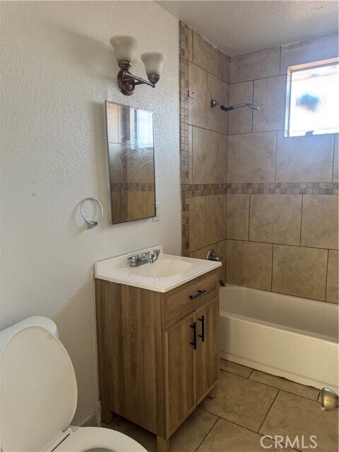 Building Photo - 1111 W 93rd St