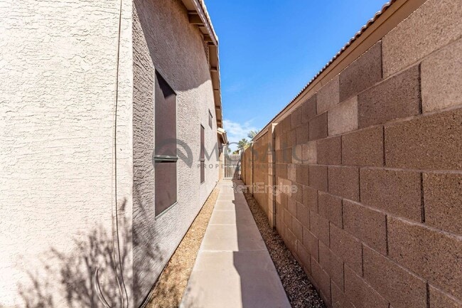 Building Photo - 1567 E Black Diamond Dr
