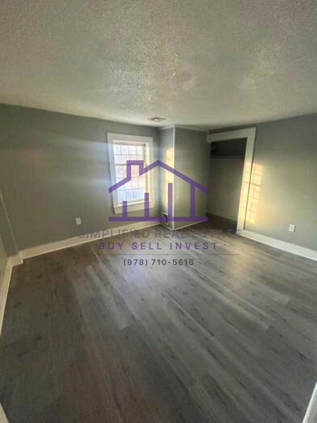 Building Photo - 418 River St