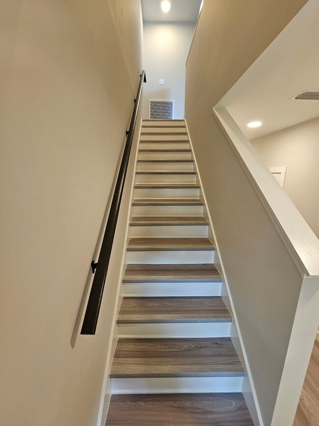 Building Photo - 469 Westgate Wy