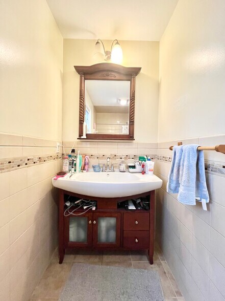 Building Photo - 207 Hillside St