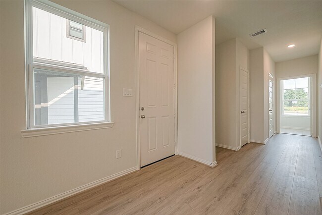 Building Photo - 27966 Western Crk Ct