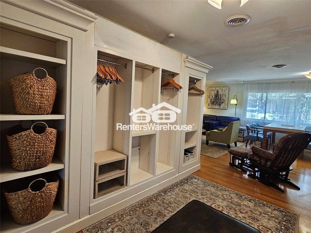 Building Photo - 5203 Chesapeake Way