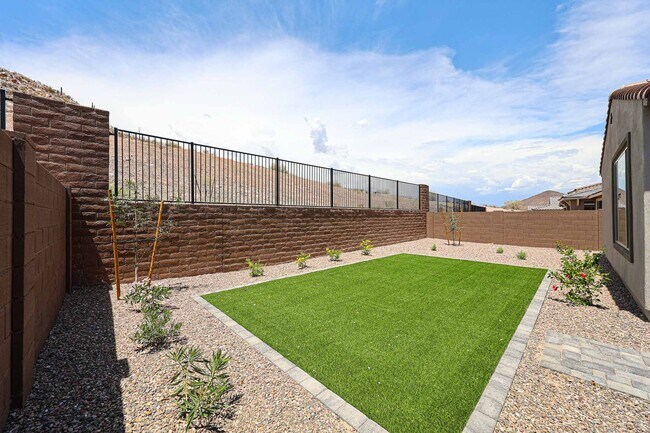 Building Photo - 4 Bedroom + Den in Foothills at Northpointe