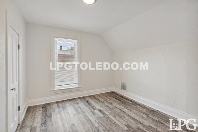 Building Photo - 4039 Vermaas Ave