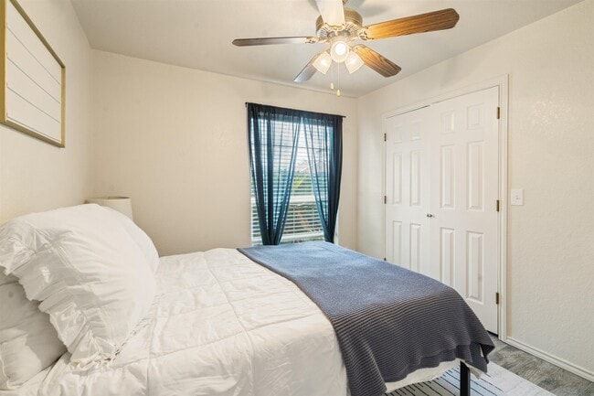 Building Photo - 208 Ramon Cardenas Dr