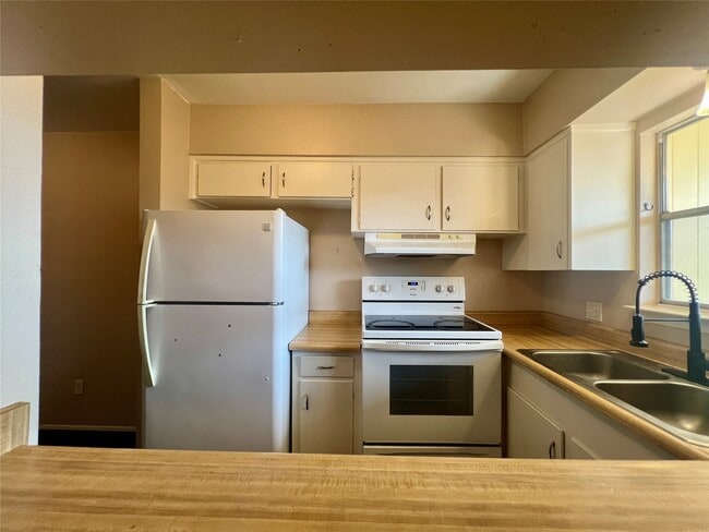 Building Photo - 7714 Renwick Dr