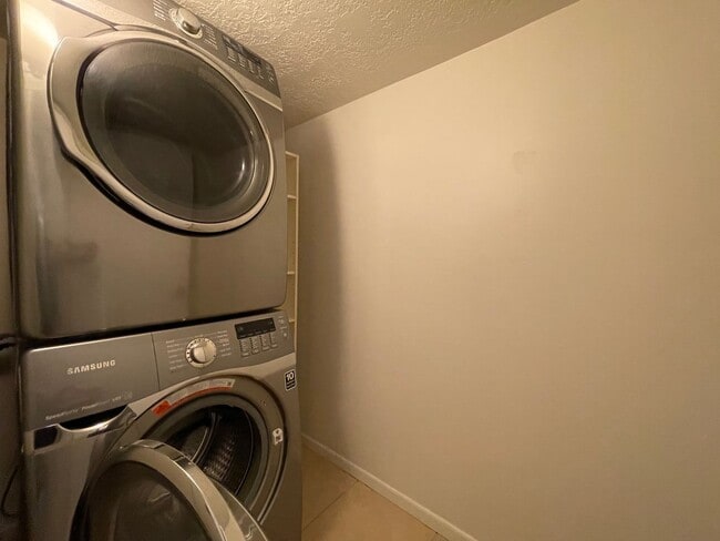 Building Photo - 1704 2nd St