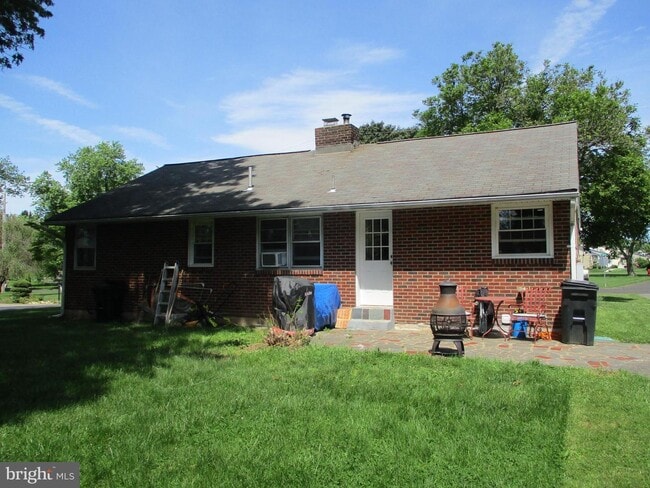Building Photo - 52 Paisley Rd