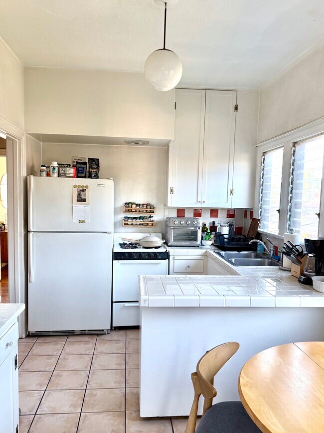 Building Photo - 1611 Talmadge St