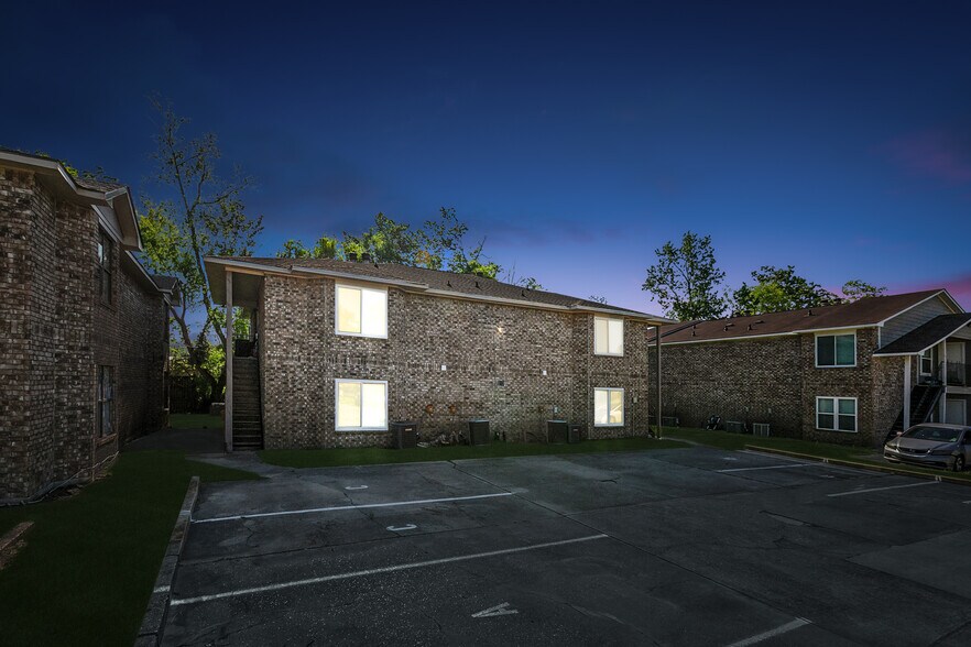 Building Photo - 813 Hammond Manor Dr