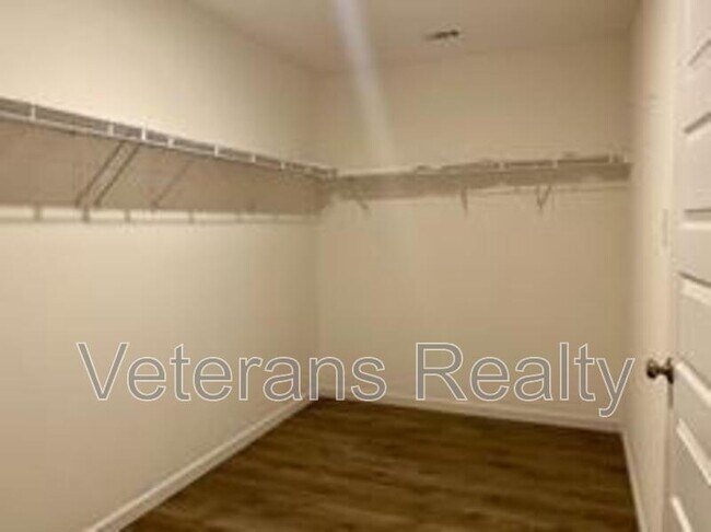 Building Photo - 8 Periwinkle Ln