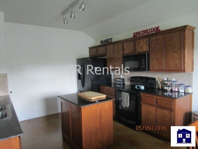 Building Photo - 401 Rainbow Ct