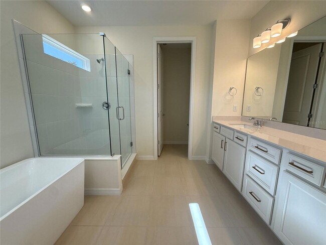 Building Photo - 16645 Lone Oak Cir