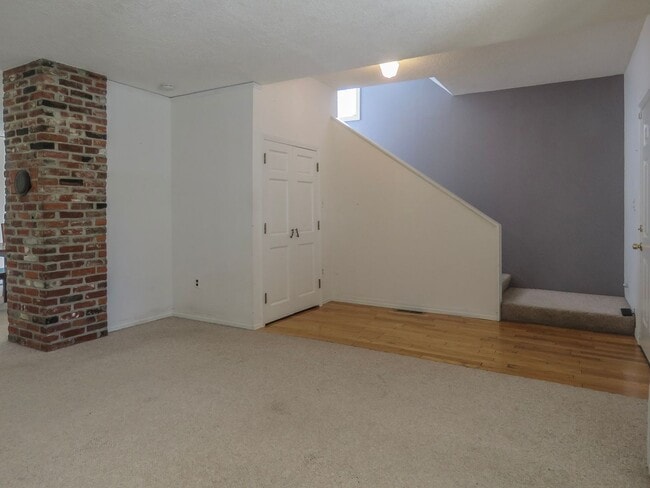 Building Photo - *** 4 Bedroom Sellwood Home ***