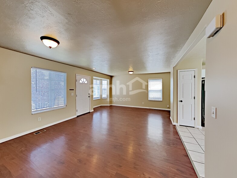 Building Photo - 6432 S High Bluff Dr