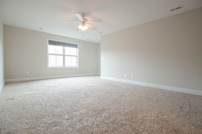 Building Photo - Pet Friendly in Eagle's Bluff!