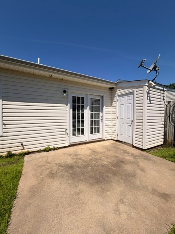 Building Photo - 112 Barrington Dr