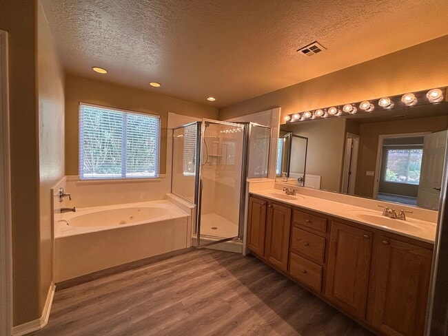 Building Photo - HOME FOR RENT IN SUN RIVER