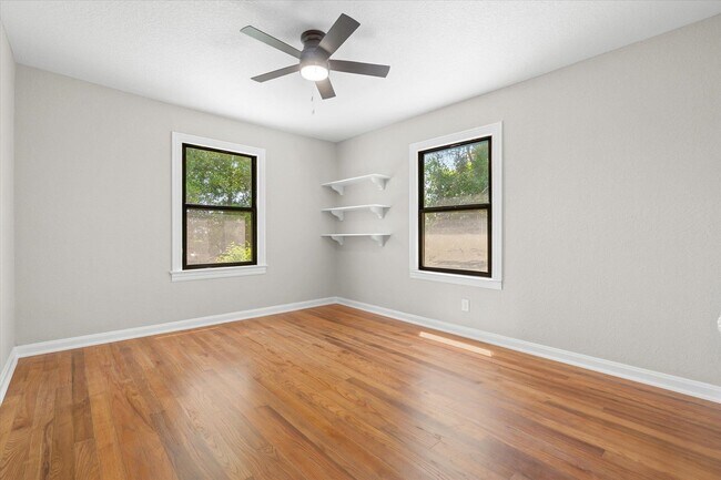 Building Photo - 9 Spencer St